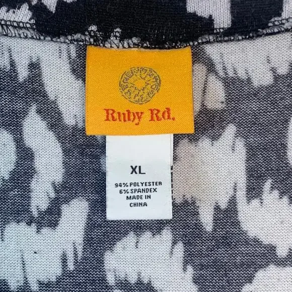 Ruby Rd. Black and White Pattern Handkerchief Style Top Size XL - Picture 3 of 6